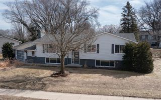 6725 Valley View Road, Edina, MN 55439