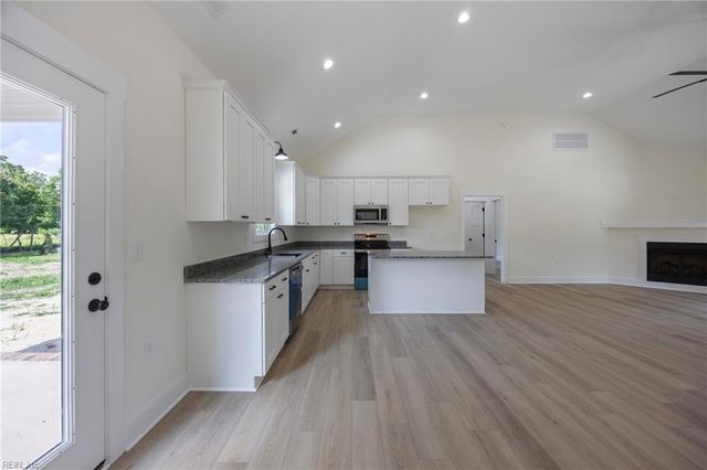 121 Danielle DR, Elizabeth City, NC 27909