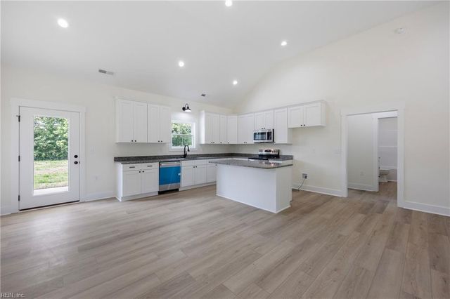 121 Danielle DR, Elizabeth City, NC 27909