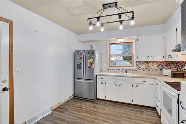 5 S Lexington Drive, Janesville, WI 53545