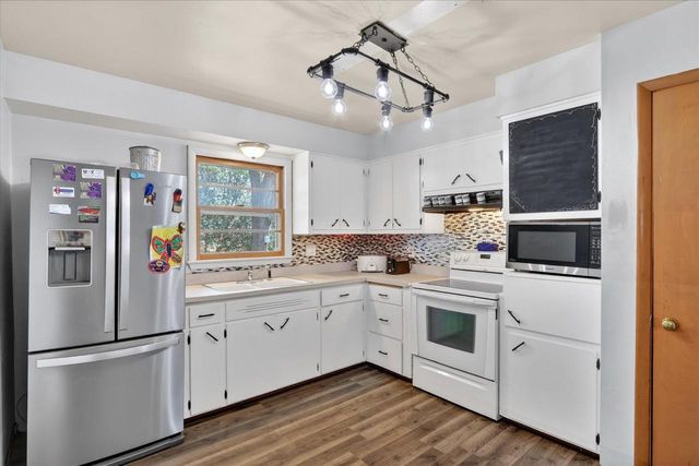 5 S Lexington Drive, Janesville, WI 53545