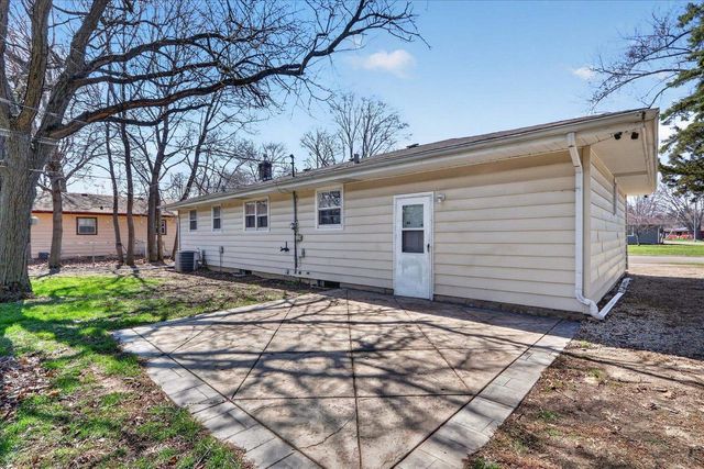 5 S Lexington Drive, Janesville, WI 53545