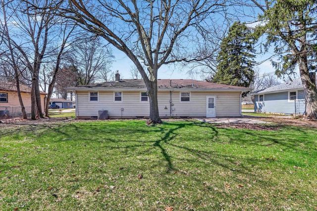 5 S Lexington Drive, Janesville, WI 53545