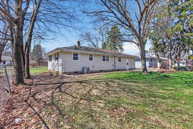5 S Lexington Drive, Janesville, WI 53545