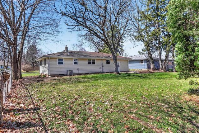 5 S Lexington Drive, Janesville, WI 53545