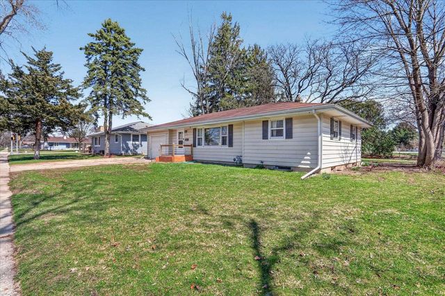 5 S Lexington Drive, Janesville, WI 53545