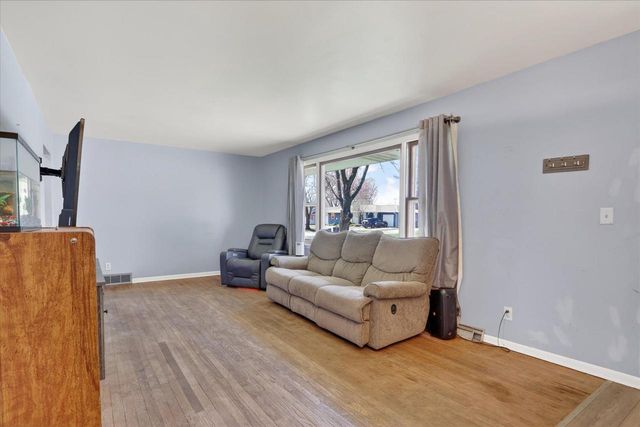 5 S Lexington Drive, Janesville, WI 53545