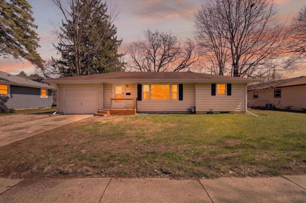 5 S Lexington Drive, Janesville, WI 53545