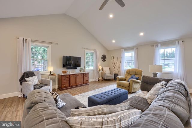 2033 MANOR RIDGE DR, Lancaster, PA 17603