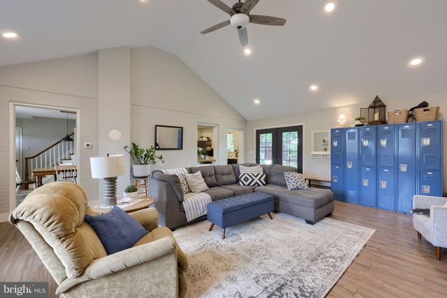 2033 MANOR RIDGE DR, Lancaster, PA 17603