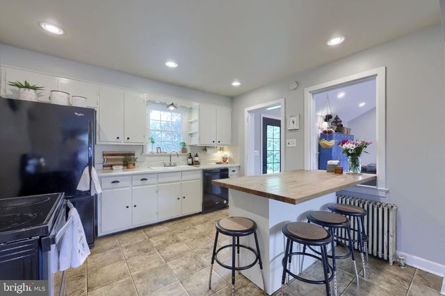2033 MANOR RIDGE DR, Lancaster, PA 17603