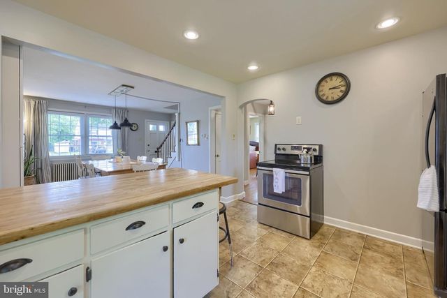 2033 MANOR RIDGE DR, Lancaster, PA 17603