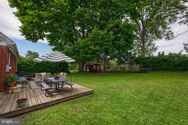 2033 MANOR RIDGE DR, Lancaster, PA 17603