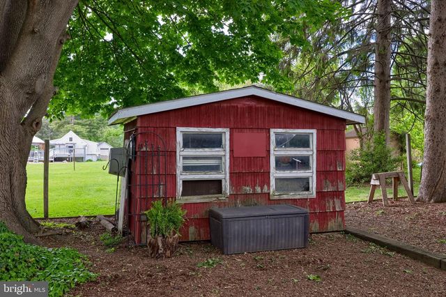 2033 MANOR RIDGE DR, Lancaster, PA 17603