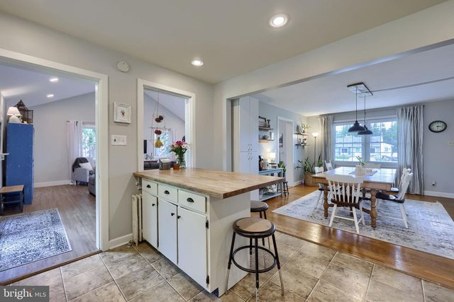 2033 MANOR RIDGE DR, Lancaster, PA 17603