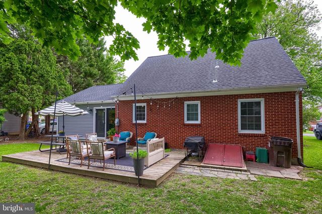 2033 MANOR RIDGE DR, Lancaster, PA 17603
