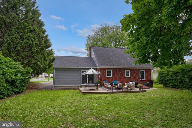2033 MANOR RIDGE DR, Lancaster, PA 17603