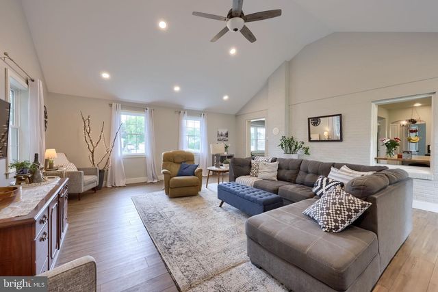 2033 MANOR RIDGE DR, Lancaster, PA 17603