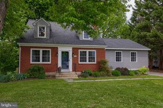 2033 MANOR RIDGE DR, Lancaster, PA 17603