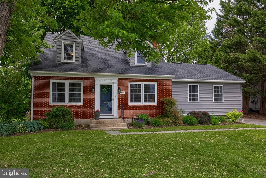 2033 MANOR RIDGE DR, Lancaster, PA 17603