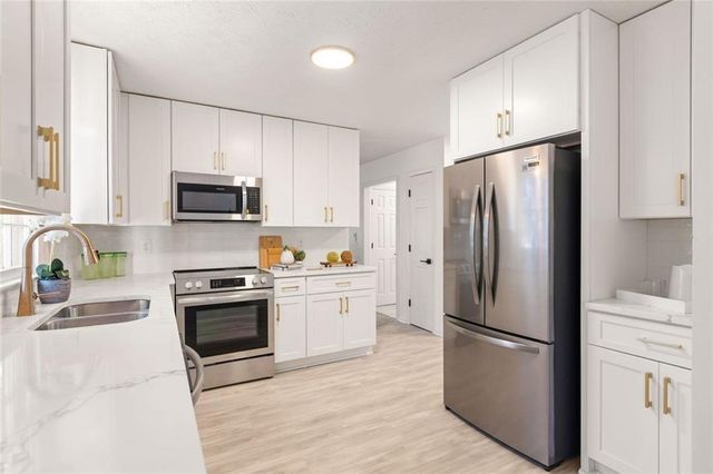 1966 S Hidden Hills Parkway, Stone Mountain, GA 30088