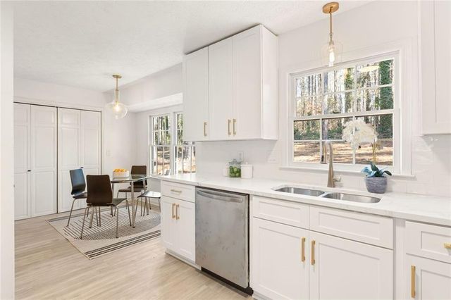 1966 S Hidden Hills Parkway, Stone Mountain, GA 30088