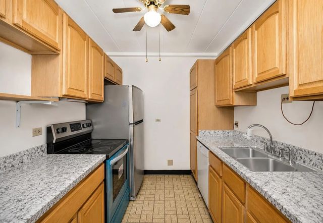 6161 N Hoyne Avenue 214, Chicago, IL 60659