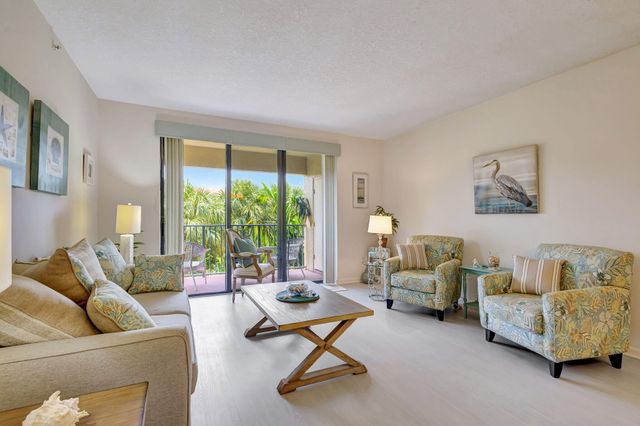 800 Uno Lago Drive 302, Juno Beach, FL 33408