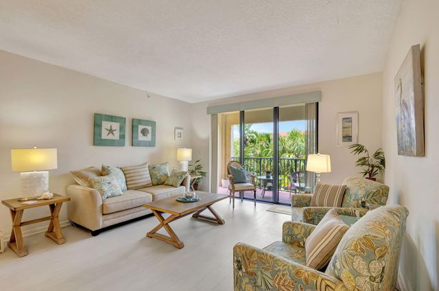 800 Uno Lago Drive 302, Juno Beach, FL 33408