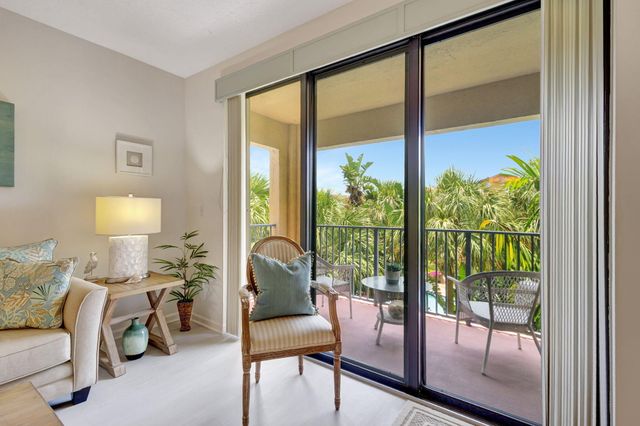 800 Uno Lago Drive 302, Juno Beach, FL 33408