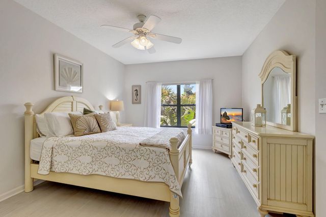 800 Uno Lago Drive 302, Juno Beach, FL 33408