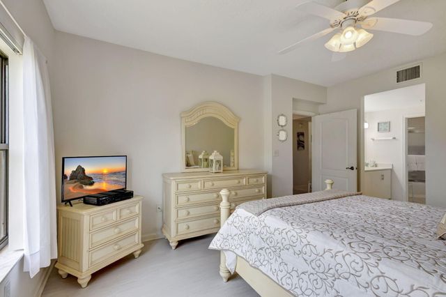 800 Uno Lago Drive 302, Juno Beach, FL 33408