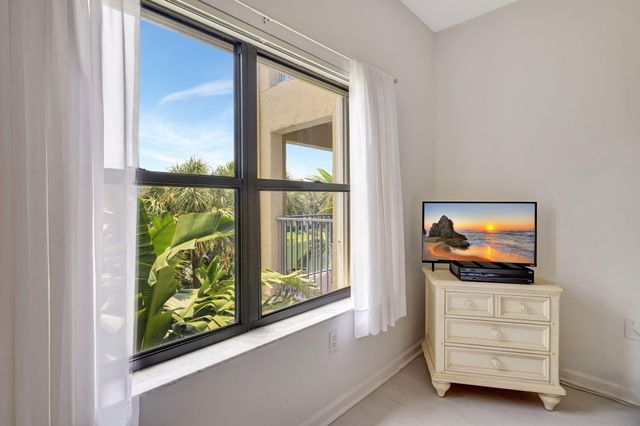 800 Uno Lago Drive 302, Juno Beach, FL 33408