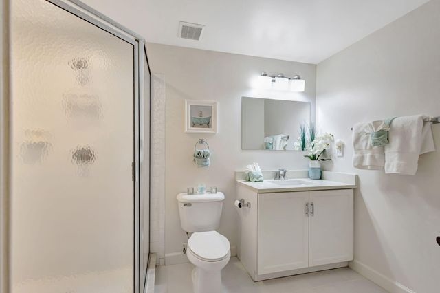 800 Uno Lago Drive 302, Juno Beach, FL 33408