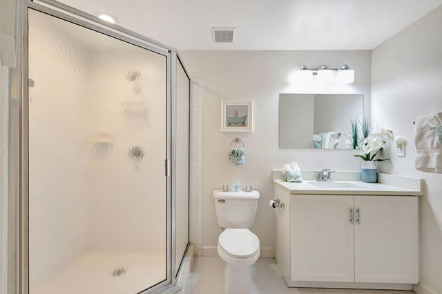 800 Uno Lago Drive 302, Juno Beach, FL 33408