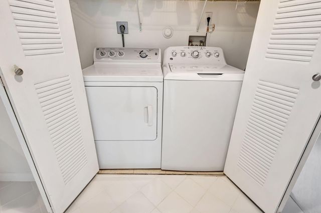 800 Uno Lago Drive 302, Juno Beach, FL 33408