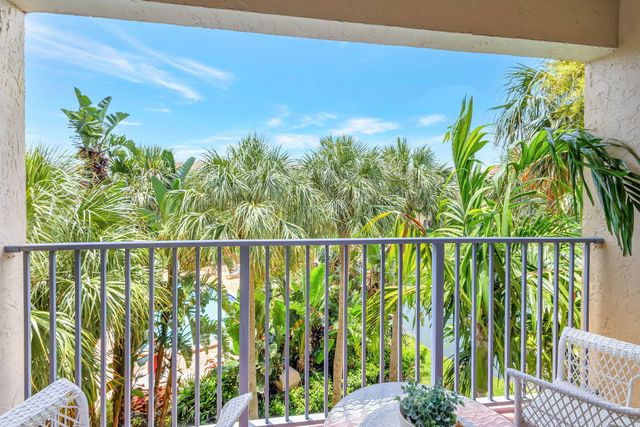 800 Uno Lago Drive 302, Juno Beach, FL 33408