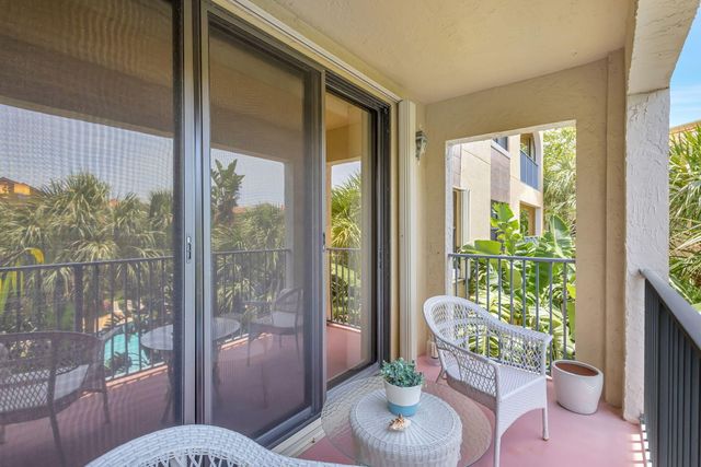 800 Uno Lago Drive 302, Juno Beach, FL 33408