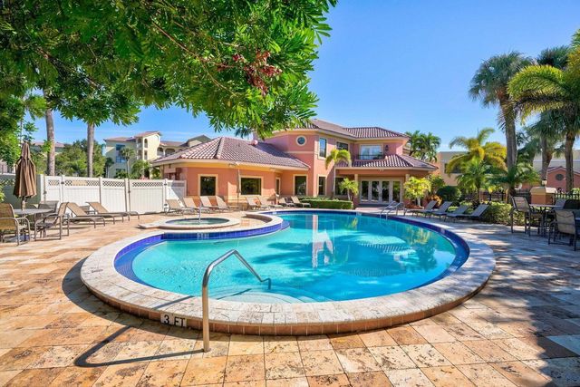 800 Uno Lago Drive 302, Juno Beach, FL 33408