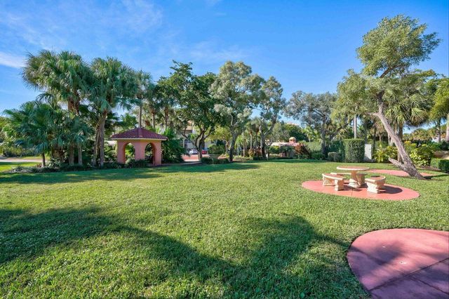 800 Uno Lago Drive 302, Juno Beach, FL 33408