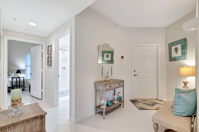 800 Uno Lago Drive 302, Juno Beach, FL 33408