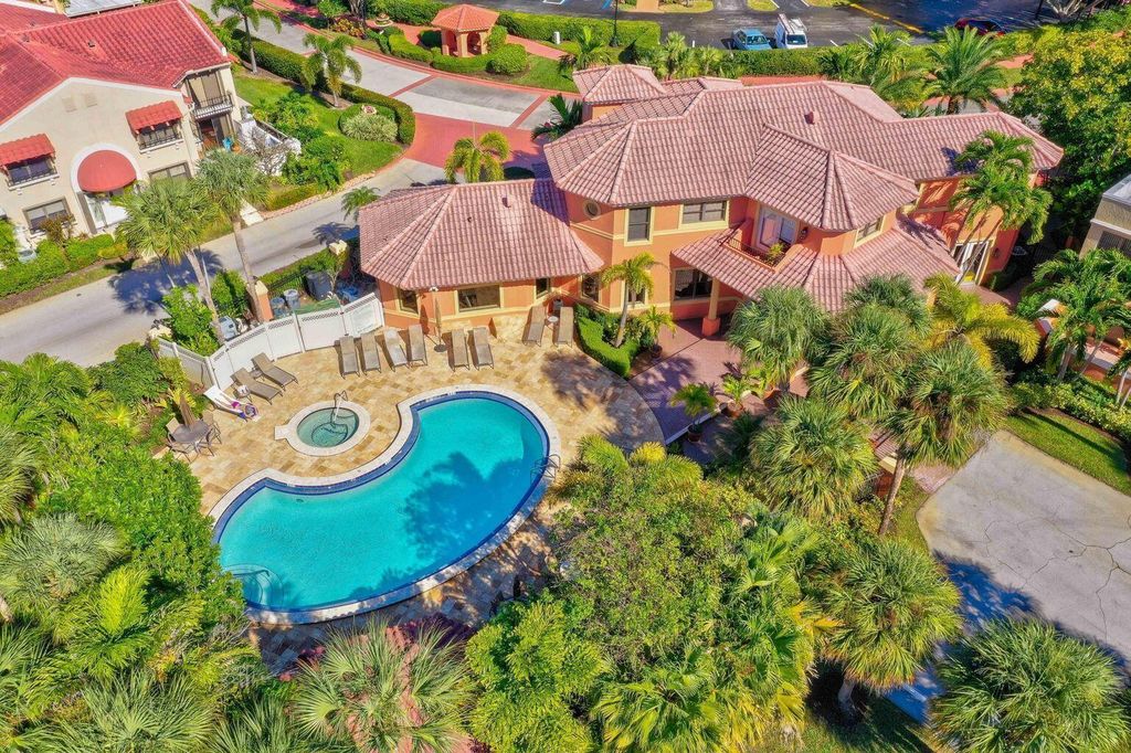 800 Uno Lago Drive 302, Juno Beach, FL 33408