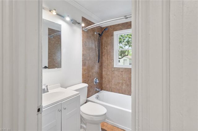 11 Gay DR, Newport News, VA 23606