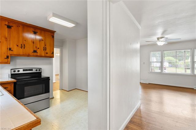 11 Gay DR, Newport News, VA 23606