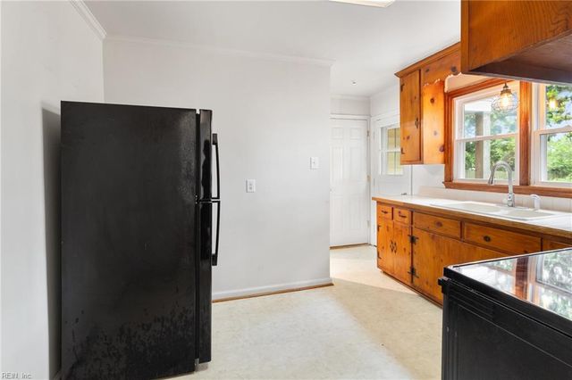 11 Gay DR, Newport News, VA 23606