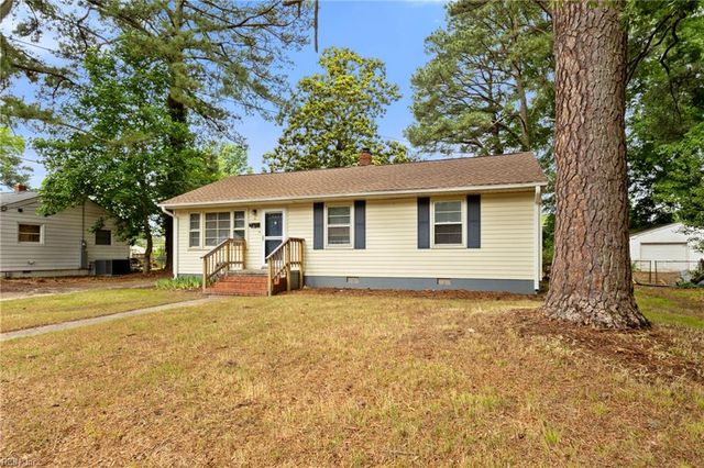 11 Gay DR, Newport News, VA 23606
