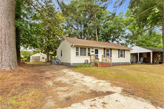 11 Gay DR, Newport News, VA 23606