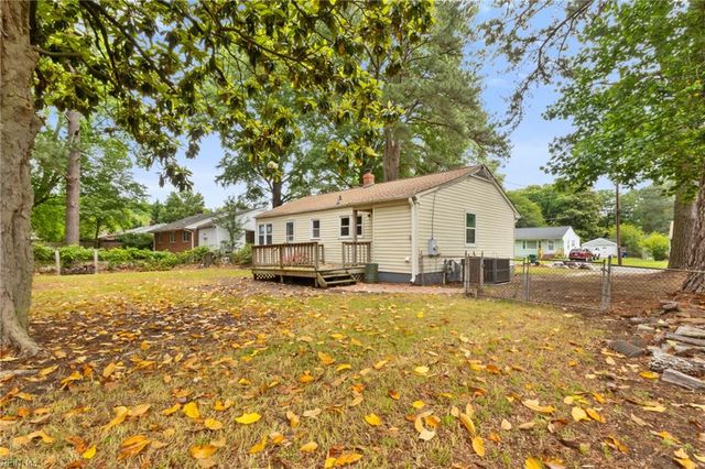 11 Gay DR, Newport News, VA 23606