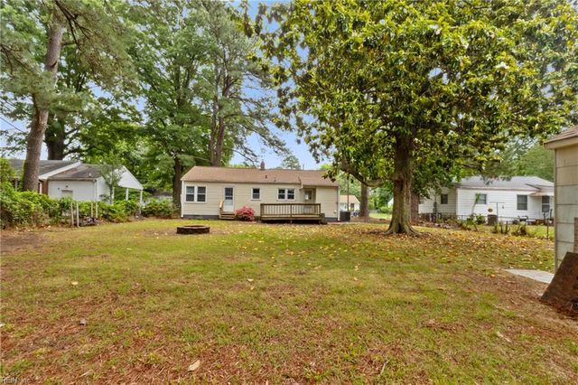 11 Gay DR, Newport News, VA 23606