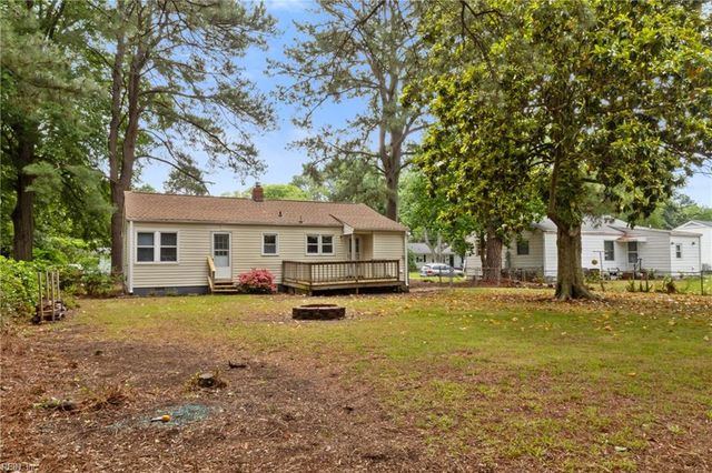 11 Gay DR, Newport News, VA 23606